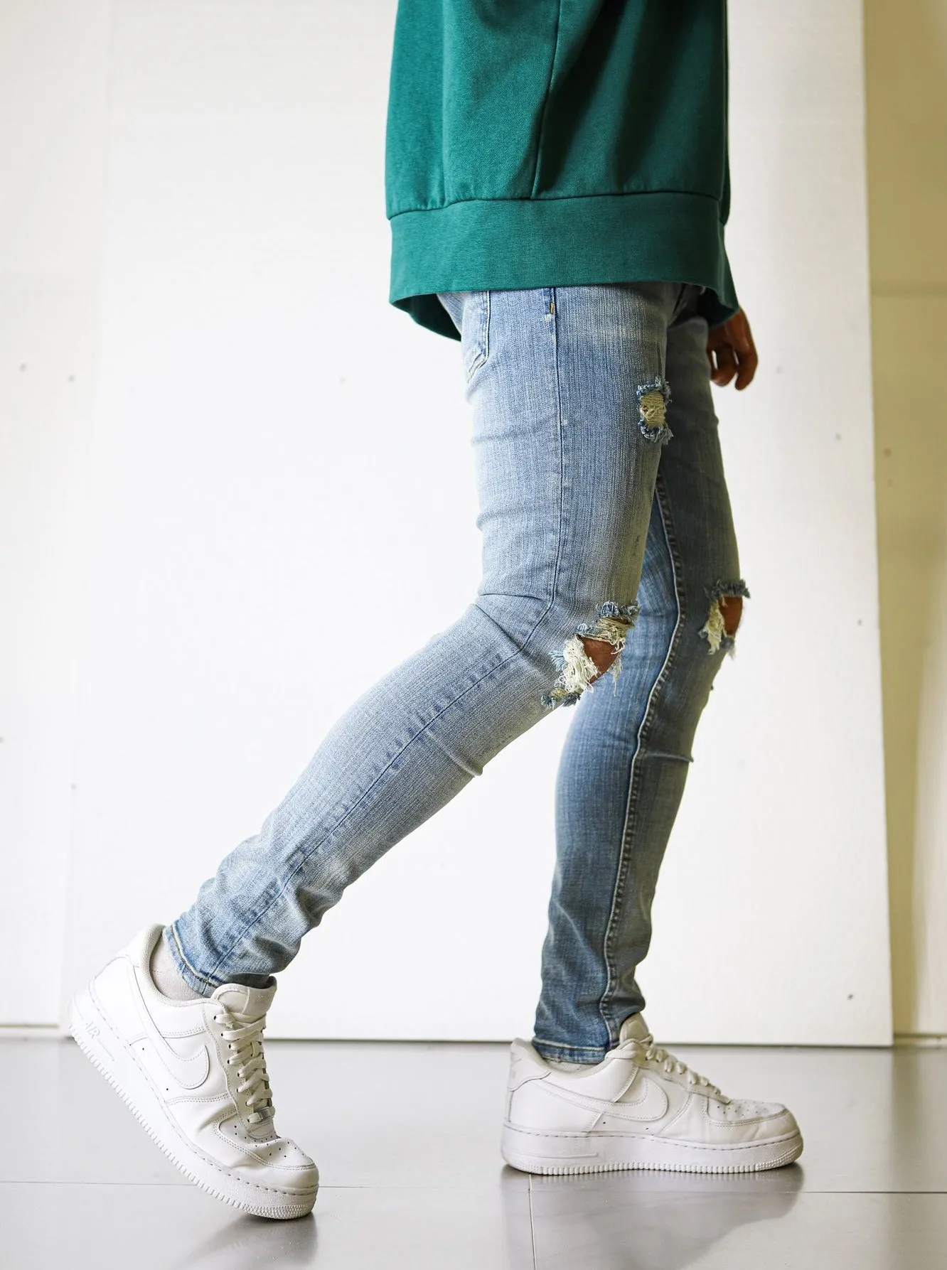 Knee Blow-out Vintage Blue Denim