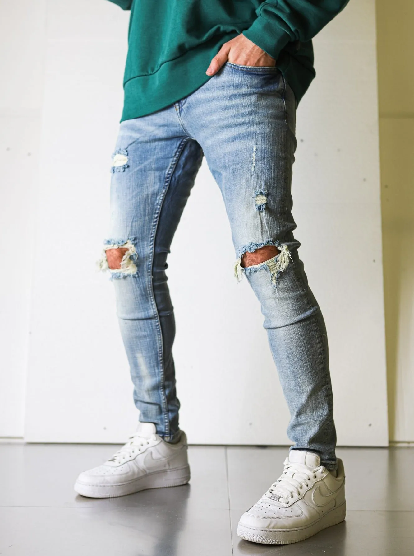 Knee Blow-out Vintage Blue Denim