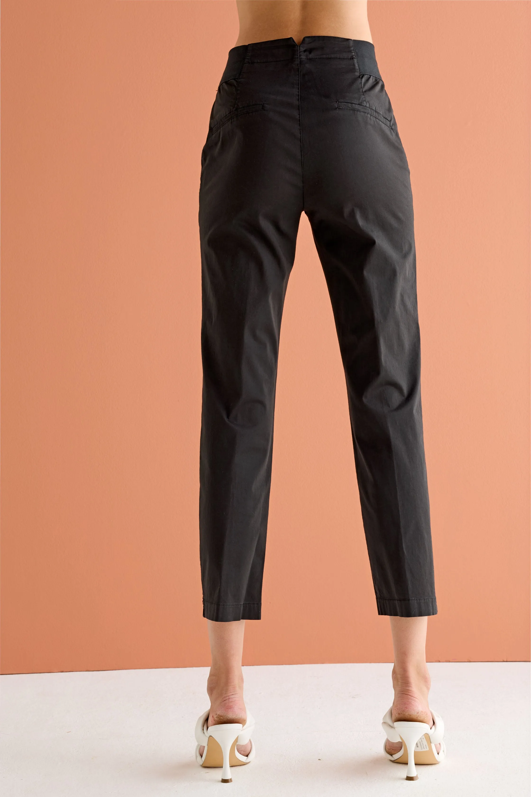 Skinny-Fit Slim-Leg Trousers Garment Dyed 06TU 6700